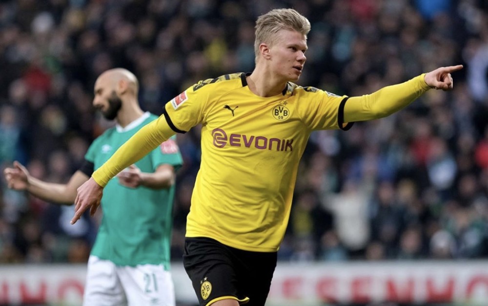  沙尔克04深陷泥潭，鲁尔区德比惨遭血洗  