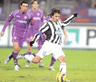  迪巴拉任意球制胜，罗马绝杀紫百合  